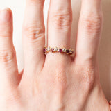 Halbe Ewigkeit aus 18-karätigem Gelbgold mit Rubinen (ca. 0.60 ctw) und Diamanten im Brillantschliff (ca. 0.42 ctw), 70er/80er Jahre