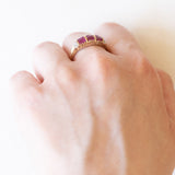 Vintage-Ring aus 9-karätigem Gelb- und Weißgold mit synthetischen Rubinen (ca. 0.80 ctw) und Diamanten, 70er/80er Jahre