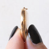 Vintage 9K Gelbgold plattierter Herz-Fotoanhänger aus Metall mit eingraviertem Kreuz, 60er Jahre