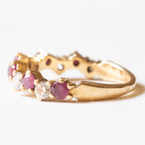 Halbe Ewigkeit aus 18-karätigem Gelbgold mit Rubinen (ca. 0.60 ctw) und Diamanten im Brillantschliff (ca. 0.42 ctw), 70er/80er Jahre