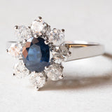 Vintage-Gänseblümchen-Ring aus 18-karätigem Weißgold mit Saphir (ca. 1.20 ct) und Diamanten im Brillantschliff (ca. 1.20 ctw), 60er Jahre