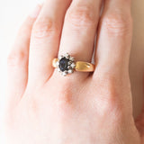 Vintage-Gänseblümchen-Ring aus 14-karätigem Gelb- und Weißgold mit Saphir (ca. 1 ct) und Diamanten (ca. 0.16 ctw), 60er Jahre