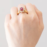 Vintage-Gänseblümchenring aus 18-karätigem Gelbgold mit Rubin (ca. 1.70 ct) und Diamanten im Brillantschliff (ca. 1 ctw), 60er Jahre