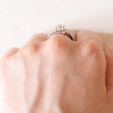 Vintage-Ring aus 9-karätigem Weißgold mit hellblauem Quarz (ca. 1.20 ct) und Diamanten, 60er/70er Jahre