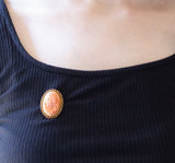 Vintage-Anhänger/Brosche aus 18 Karat Gelbgold mit orangefarbener Korallenkamee, 60er Jahre