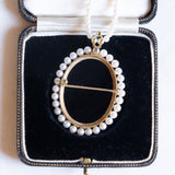 4 jewels in 1: Vintage white bead necklace with silver clasp and 14K yellow gold pendant/brooch with cameo on agate and white pearls, 70s