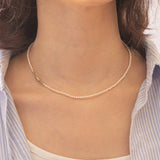 4 bijoux en 1 : Collier vintage en perles blanches avec fermoir en argent et pendentif/broche en or jaune 14K avec camée sur agate et perles blanches, années 70