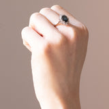 Vintage-Gänseblümchenring aus 18 Karat Weißgold mit Saphiren (ca. 1.60 ct) und Diamanten im Brillantschliff (ca. 0.52 ctw), 60er Jahre