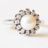 Bague marguerite vintage en or blanc 18 carats avec perle blanche et diamants (env. 0.24 ct), années 50/60