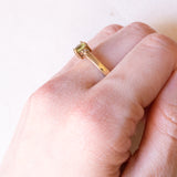 Vintage 9K Gelbgold Trilogie Ring mit Peridot (ca. 0.29ct) und weißem Topas, 60er/70er Jahre