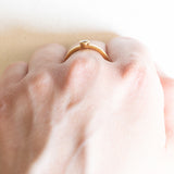 Vintage Solitär aus 18 Karat Gelbgold im Brillantschliff (ca. 0.15 ct), 70er Jahre