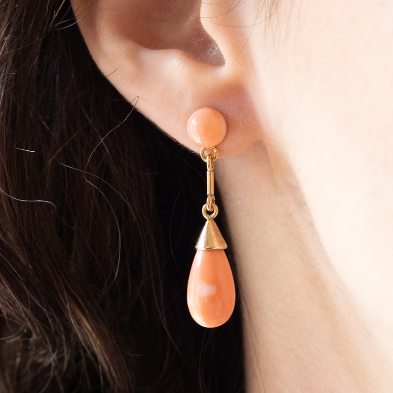 Orecchini vintage pendenti in oro giallo 14K con corallo rosa