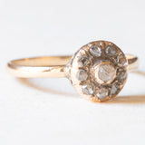 Antiker Gänseblümchenring aus 10 Karat Gelbgold mit zentralem Diamanten im Rosenschliff und seitlichen Diamanten im Rosenschliff, Anfang des 900. Jahrhunderts