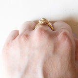 Vintage Gänseblümchenring aus 18 Karat Gelbgold mit Saphir (ca. 0.70 ct) und Diamanten im Brillantschliff (ca. 0.30 ctw), 60er/70er Jahre