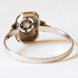 Art-Deco-Solitär in 18 Karat Weißgold mit Diamant im Brillantschliff (ca. 0.12 ct), 20er/30er Jahre