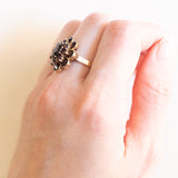 Vintage 8 Karat Gelbgold-Granat-Gänseblümchen-Ring, 50er Jahre