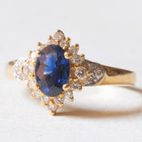 Vintage-Gänseblümchenring aus 18 Karat Gelb- und Weißgold mit Saphiren (ca. 0.75 ct) und Diamanten im Brillantschliff (ca. 0.20 ctw), 60er Jahre