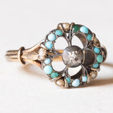 Antiker Ring aus 18 Karat Gelbgold und Silber mit einem zentralen Diamanten im Rosenschliff, Türkisen und Perlen, Anfang des 900. Jahrhunderts