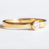 Vintage Solitär aus 18 Karat Gelbgold im Brillantschliff (ca. 0.15 ct), 70er Jahre