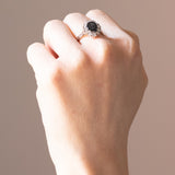 Vintage-Gänseblümchenring aus 18 Karat Weißgold mit Saphiren (ca. 1.60 ct) und Diamanten im Brillantschliff (ca. 0.52 ctw), 60er Jahre