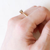 Vintage-Solitär aus 9-karätigem Gelbgold mit grauem Saphir (ca. 0.45 ct), 60er Jahre