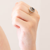 Vintage-Gänseblümchenring aus 18-karätigem Gelbgold und Silber mit Saphir (ca. 2 ct) und Diamanten im Brillantschliff (ca. 0.42 ctw), 50er/60er Jahre