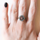 Antiker Ring aus 18 Karat Gelbgold und Silber mit einem zentralen Diamanten im Rosenschliff, Türkisen und Perlen, Anfang des 900. Jahrhunderts