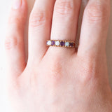 Vintage-Ring aus 9-karätigem Gelbgold mit Amethysten (ca. 0.50 ctw) und Opalen (ca. 0.16 ctw), 70er Jahre