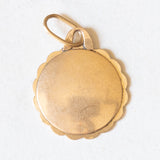 Französischer Vintage-Anhänger „Plus qu'hier que domain“ aus 18 Karat Gelb- und Weißgold mit Rubinen, 60er/70er Jahre