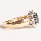 Vintage-Gänseblümchen-Ring aus 14-karätigem Gelb- und Weißgold mit Saphir (ca. 1 ct) und Diamanten (ca. 0.16 ctw), 60er Jahre