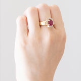 Vintage-Gänseblümchenring aus 18-karätigem Gelbgold mit Rubin (ca. 1.70 ct) und Diamanten im Brillantschliff (ca. 1 ctw), 60er Jahre