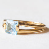Vintage-Ring aus 18-karätigem Gelbgold mit blauem Topas im Prinzessschliff, 70er Jahre
