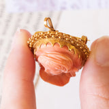 Vintage-Anhänger/Brosche aus 18 Karat Gelbgold mit orangefarbener Korallenkamee, 60er Jahre