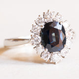 Vintage-Gänseblümchenring aus 18 Karat Weißgold mit Saphiren (ca. 1.60 ct) und Diamanten im Brillantschliff (ca. 0.52 ctw), 60er Jahre