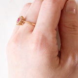 Vintage-Gänseblümchen-Ring aus 14-karätigem Gelbgold mit Rubinen (ca. 0.30 ct) und Diamanten (ca. 0.10 ctw), 70er Jahre