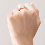 Vintage-Ring aus 18-karätigem Gelb- und Weißgold mit Opal (ca. 0.90 ct) und Diamanten im Brillantschliff (ca. 0.06 ctw), 70er Jahre