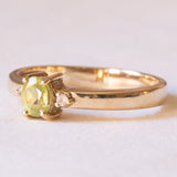 Vintage 9K Gelbgold Trilogie Ring mit Peridot (ca. 0.29ct) und weißem Topas, 60er/70er Jahre