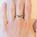 Vintage-Ring aus 9-karätigem Gelb- und Weißgold mit Smaragden (ca. 0.18 ctw) und Diamanten (ca. 0.09 ctw), 70er Jahre