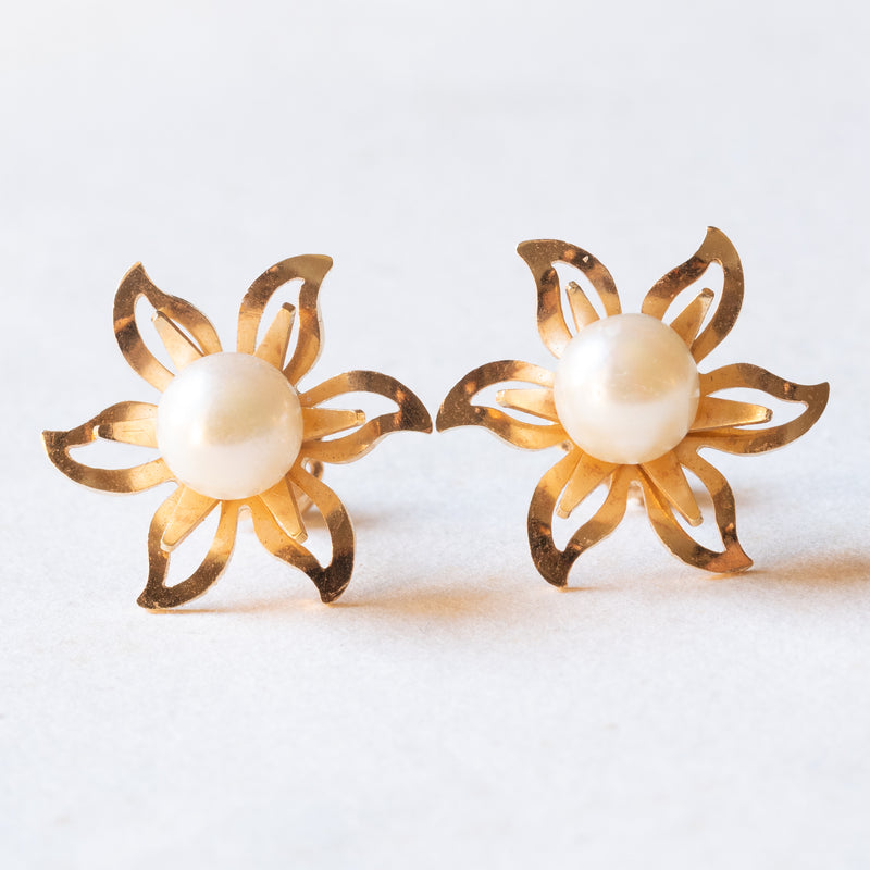 Orecchini a fiori vintage in oro giallo 18K con perle bianche, anni ‘50/‘60