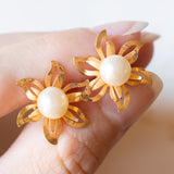 Vintage Blumenohrringe aus 18 Karat Gelbgold mit weißen Perlen, 50er/60er Jahre