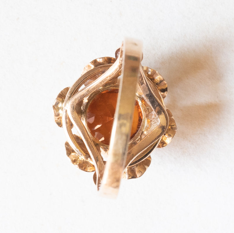 Anello vintage in oro giallo 18K con zaffiro arancione sintetico (3ct ca.), anni ‘60