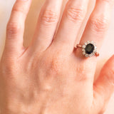 Vintage-Gänseblümchenring aus 18 Karat Weißgold mit Saphiren (ca. 1.60 ct) und Diamanten im Brillantschliff (ca. 0.52 ctw), 60er Jahre