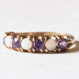Vintage-Ring aus 9-karätigem Gelbgold mit Amethysten (ca. 0.50 ctw) und Opalen (ca. 0.16 ctw), 70er Jahre