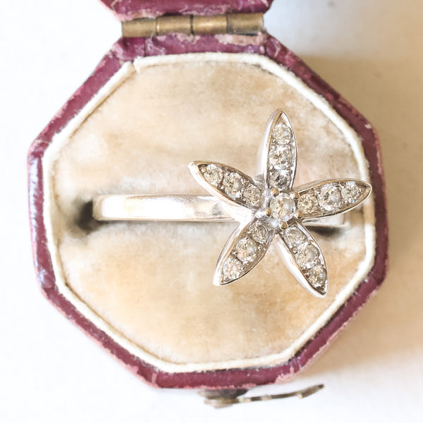 Anello vintage in oro bianco 18K con diamanti di taglio brillante (0.35ctw ca.), anni ‘70/‘80
