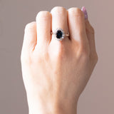 Vintage-Gänseblümchenring aus 18 Karat Weißgold mit Saphiren (ca. 1.60 ct) und Diamanten im Brillantschliff (ca. 0.52 ctw), 60er Jahre