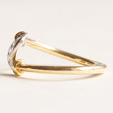 Vintage-Ring aus 18 Karat Gelbgold und Weißgold mit Diamanten im Brillantschliff (ca. 0.08 ctw), 40er/50er Jahre