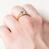 Vintage-Ring aus 18-karätigem Gelbgold mit blauem Topas im Prinzessschliff, 70er Jahre