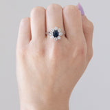 Vintage-Gänseblümchen-Ring aus 18-karätigem Weißgold mit Saphir (ca. 1.20 ct) und Diamanten im Brillantschliff (ca. 1.20 ctw), 60er Jahre