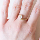 Vintage-Ring aus 18 Karat Gelbgold und Weißgold mit Diamanten im Brillantschliff (ca. 0.08 ctw), 40er/50er Jahre