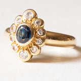 Vintage Gänseblümchenring aus 18 Karat Gelbgold mit Saphir (ca. 0.70 ct) und Diamanten im Brillantschliff (ca. 0.30 ctw), 60er/70er Jahre